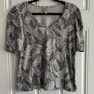 Leaf Print Top - Black and hite